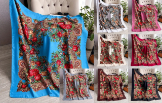 Štvorcová šatka so vzorom ľudových ruží 105cm x 105cm